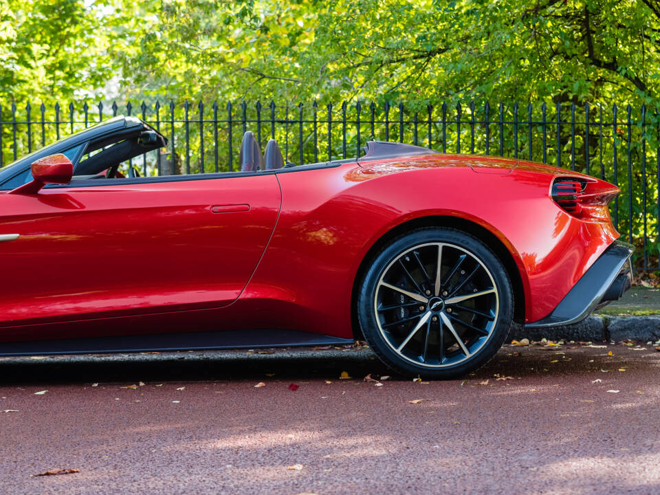 Image 15/70 of Aston Martin Vanquish Zagato Volante (2017)