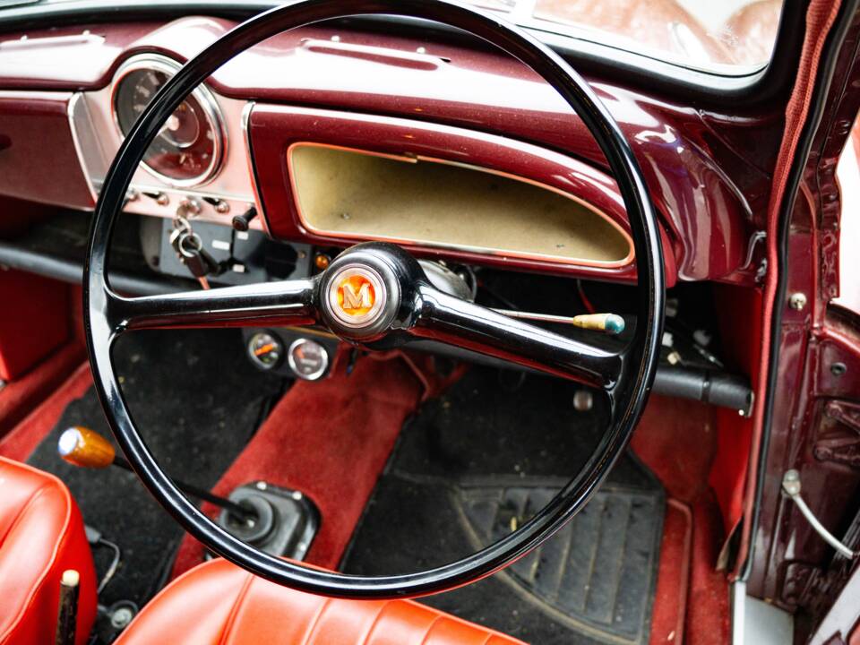 Image 37/43 of Morris Minor 1000 Traveller (1966)