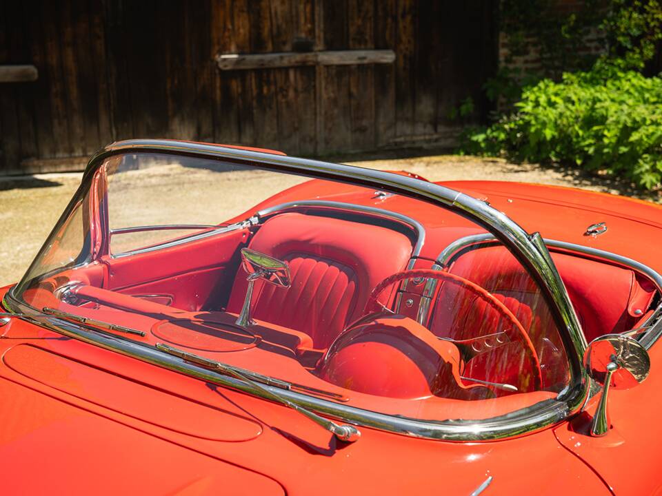 Image 17/51 of Chevrolet Corvette (1960)