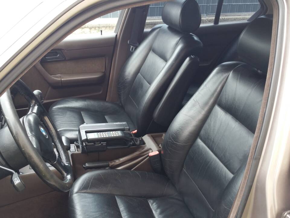 Bild 10/16 von BMW 525i (1988)