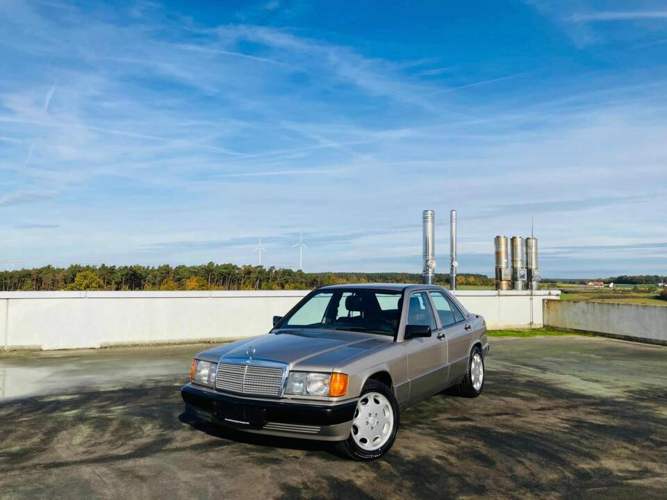 Bild 2/11 von Mercedes-Benz 190 E 2.6 (1988)