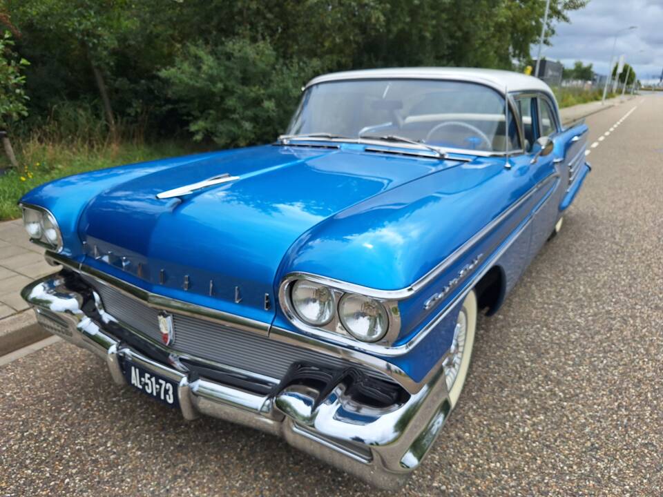 Image 6/34 of Oldsmobile Series 88 Holiday Hardtop (1958)