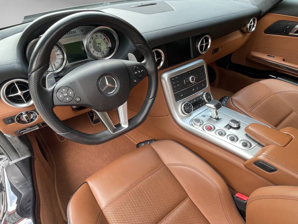 Image 14/16 of Mercedes-Benz SLS AMG (2011)