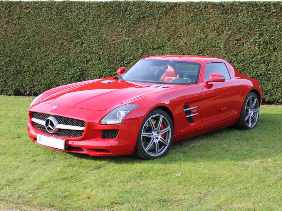 Image 2/57 of Mercedes-Benz SLS AMG (2010)