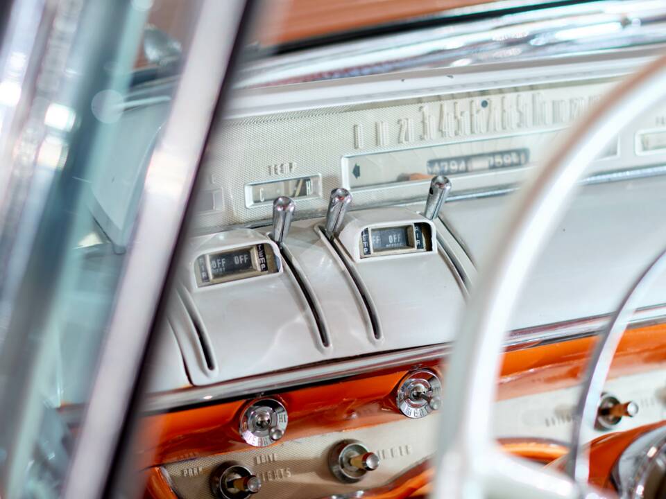 Image 19/34 of Lincoln Premiere Hardtop Coupé (1956)
