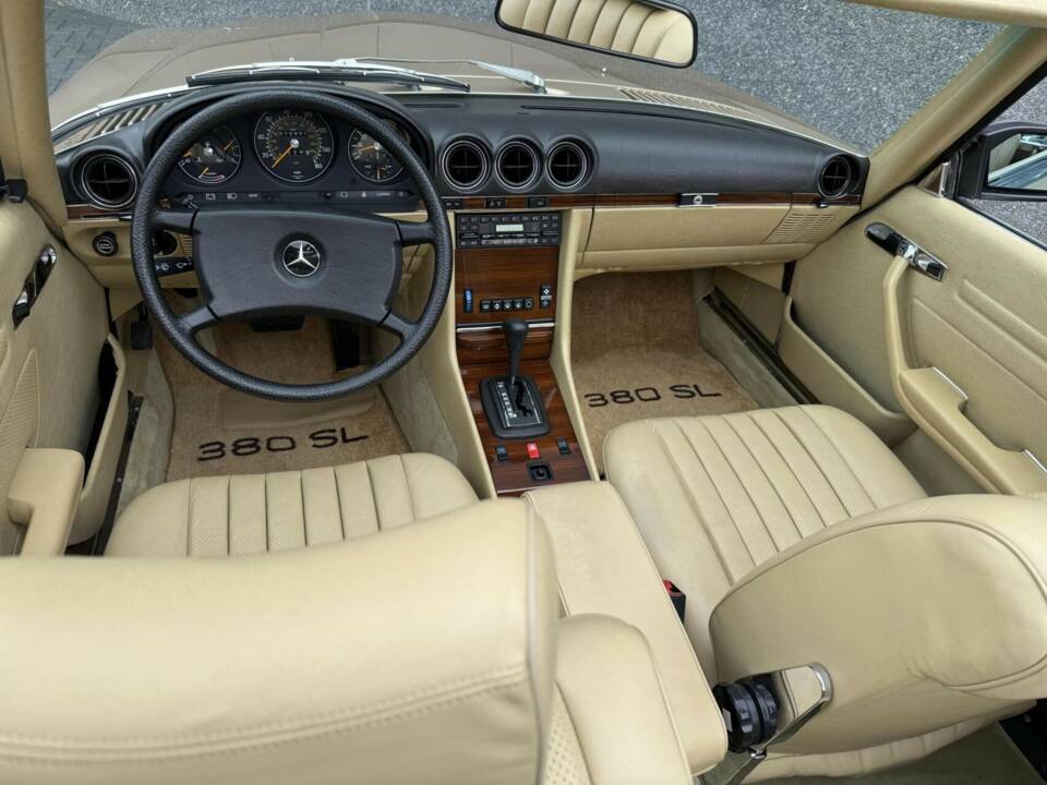 Obraz 25/50 pojazdu Mercedes-Benz 380 SL (1983)