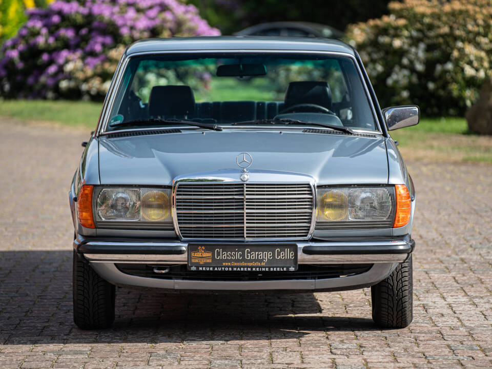 Image 6/38 of Mercedes-Benz 300 D (1981)