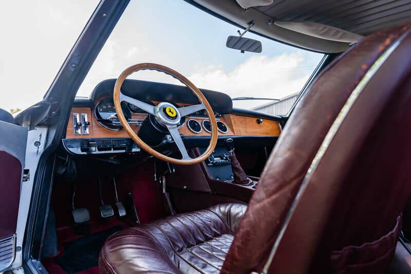 Image 13/49 de Ferrari 330 GT 2+2 (1966)