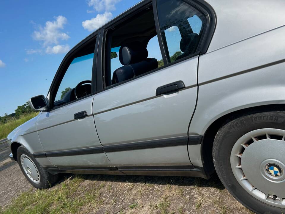 Image 31/33 de BMW 735i (1990)