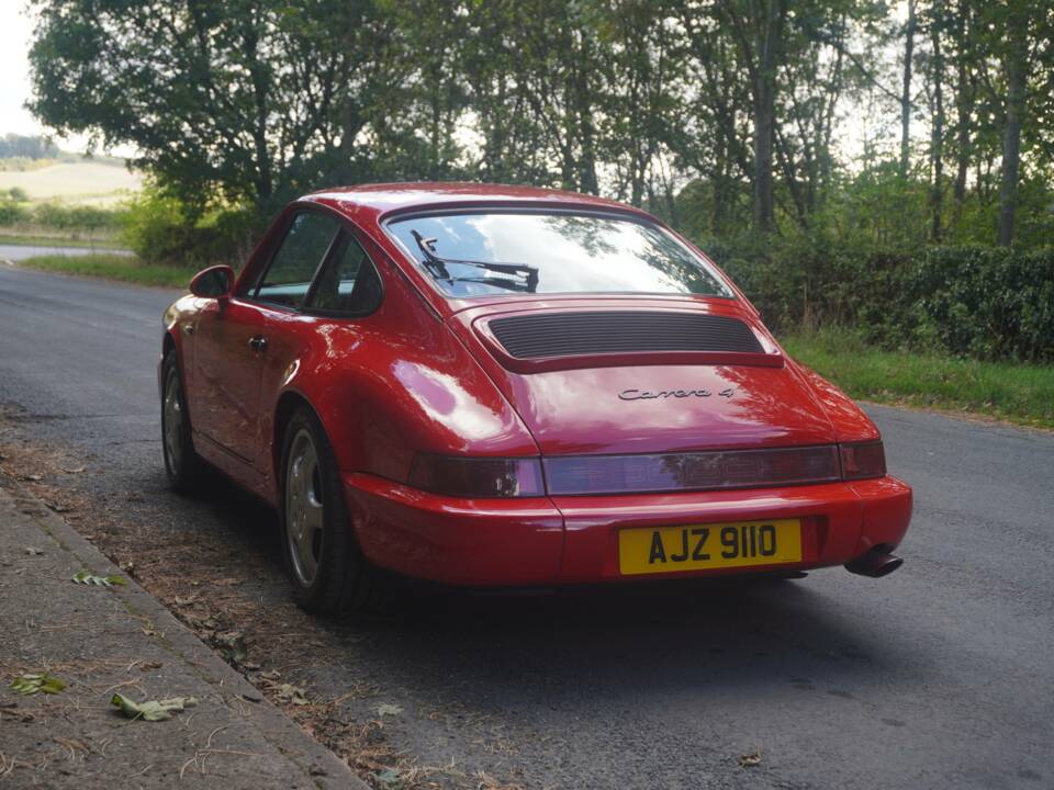 Image 4/17 de Porsche 911 Carrera 4 (1990)
