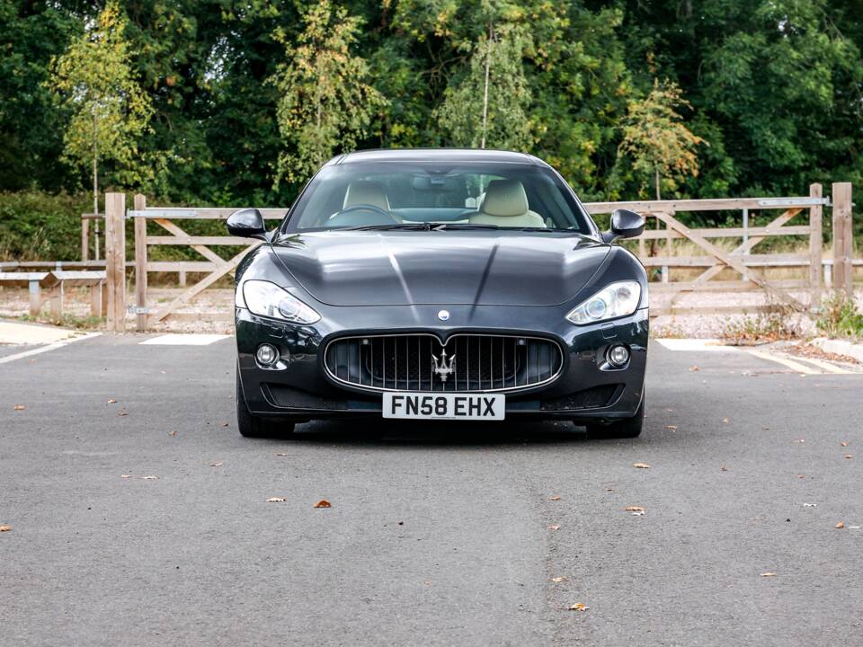 Image 21/43 of Maserati GranTurismo 4.2 (2008)