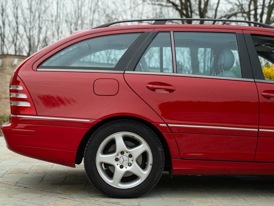 Immagine 15/50 di Mercedes-Benz C 220 CDI T (2003)