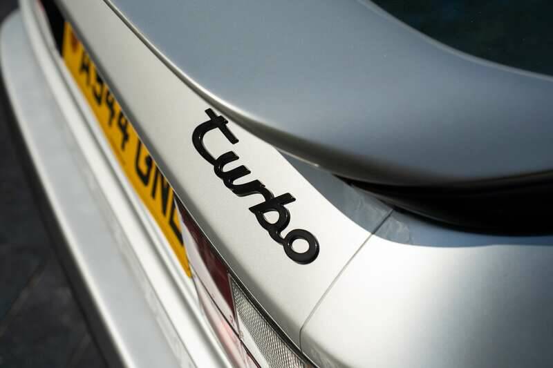 Immagine 36/50 di Porsche 944 Turbo (1990)