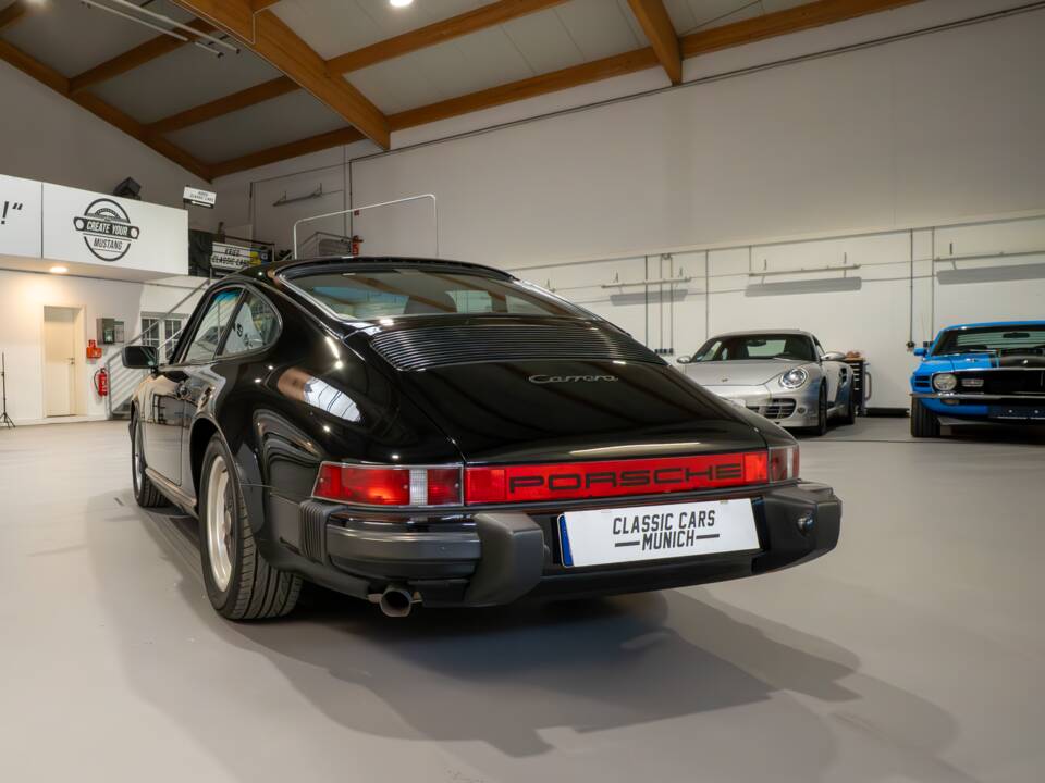Image 4/38 of Porsche 911 Carrera 3.2 (1986)
