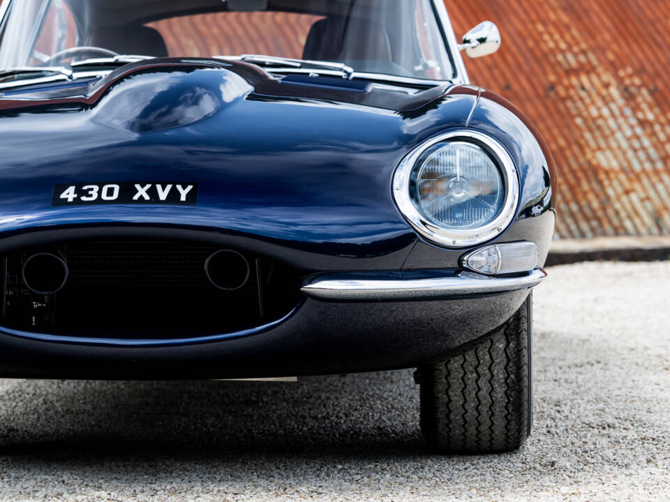 Image 13/39 of Jaguar E-Type &quot;Lightweight&quot; (1962)