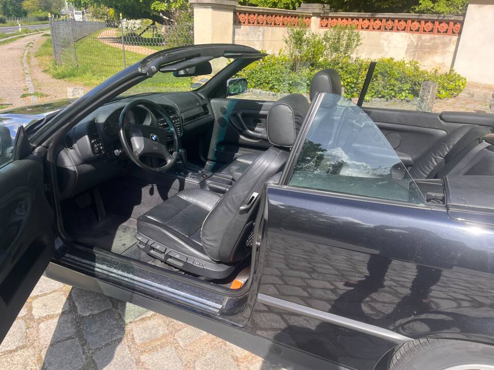 Immagine 4/11 di BMW 318i (1998)