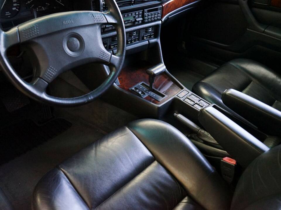 Bild 24/33 von BMW 750i (1991)
