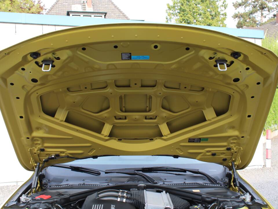 Image 75/98 of BMW M4 (2014)
