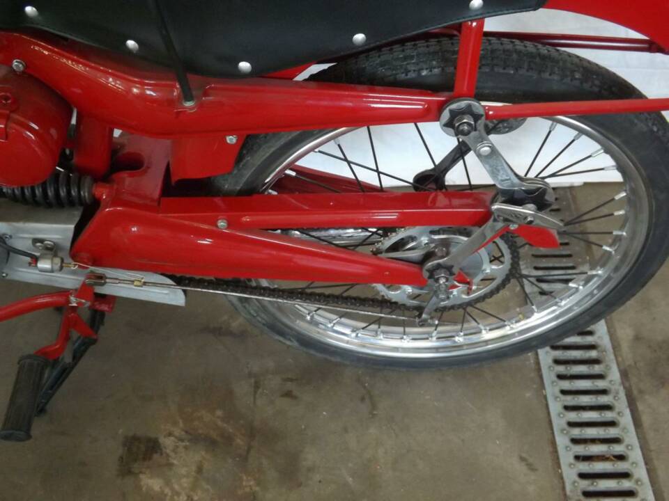 Image 39/44 of Moto Guzzi Cardellino 75 (1957)
