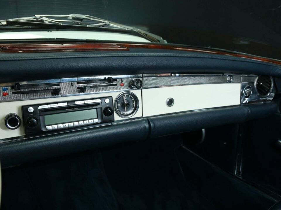 Immagine 19/50 di Mercedes-Benz 280 SL (1968)