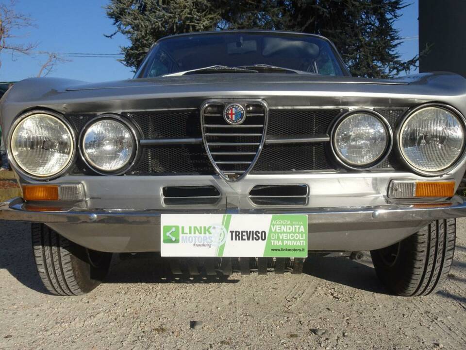 Image 26/50 de Alfa Romeo 1750 GT Veloce (1971)
