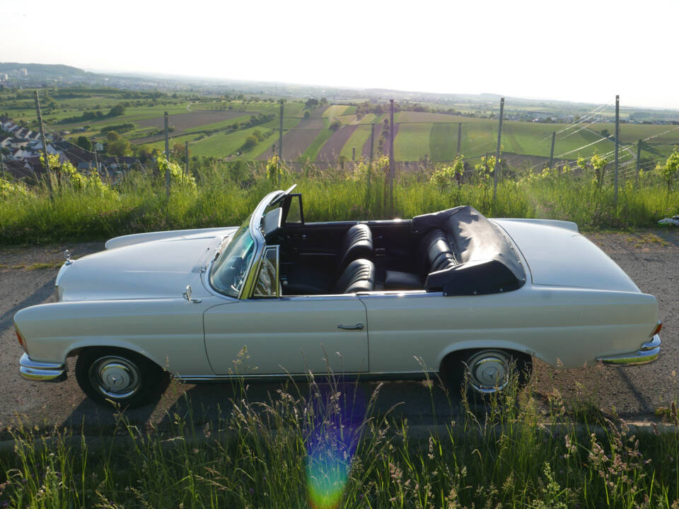 Imagen 7/56 de Mercedes-Benz 220 SE b (1962)