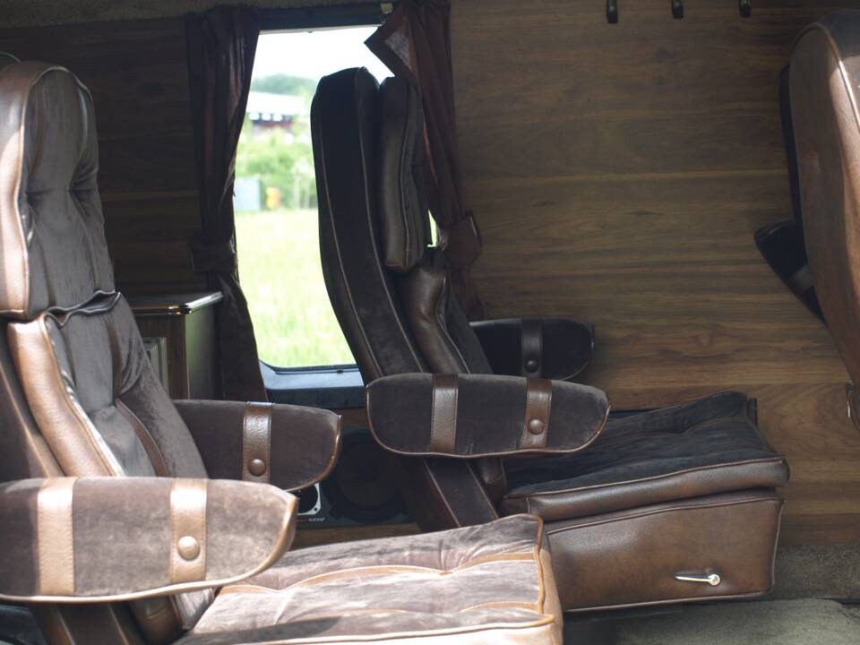 Immagine 116/143 di Dodge B 200 Sportsman (1978)