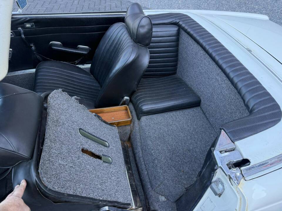 Image 31/50 of Mercedes-Benz 280 SL (1970)