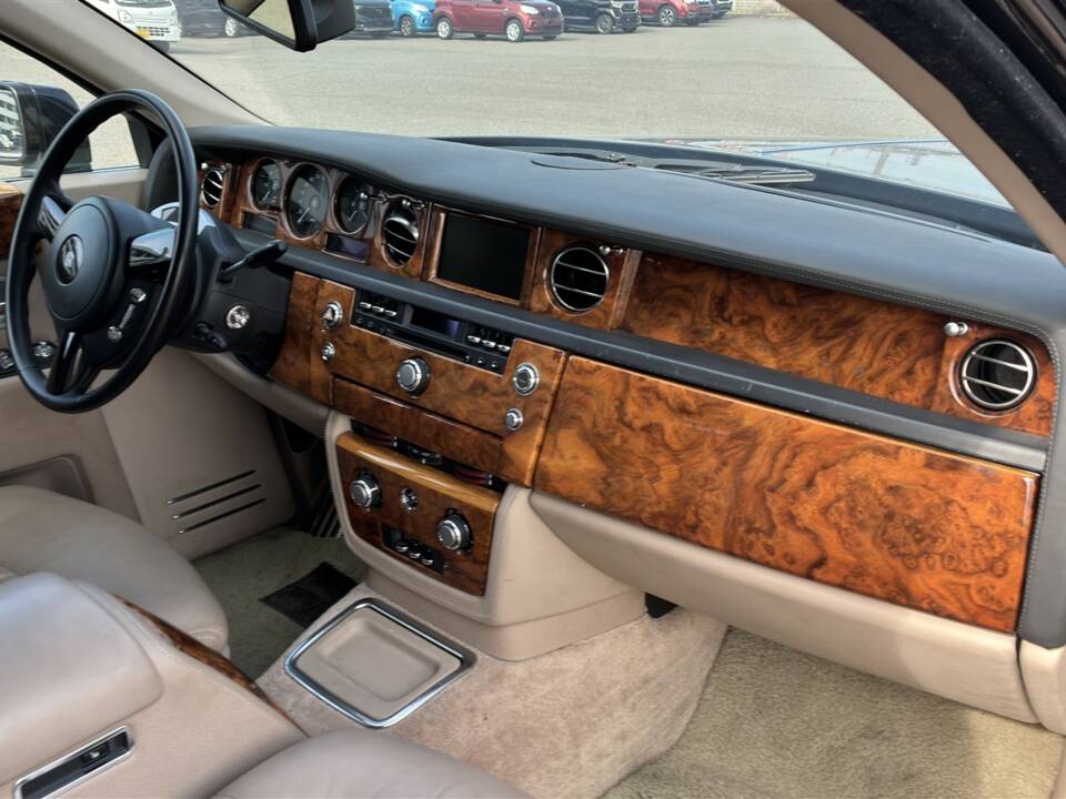 Image 17/44 of Rolls-Royce Phantom VII (2004)