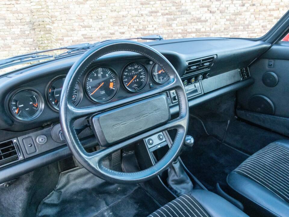 Bild 29/50 von Porsche 911 Carrera 3.2 (1988)