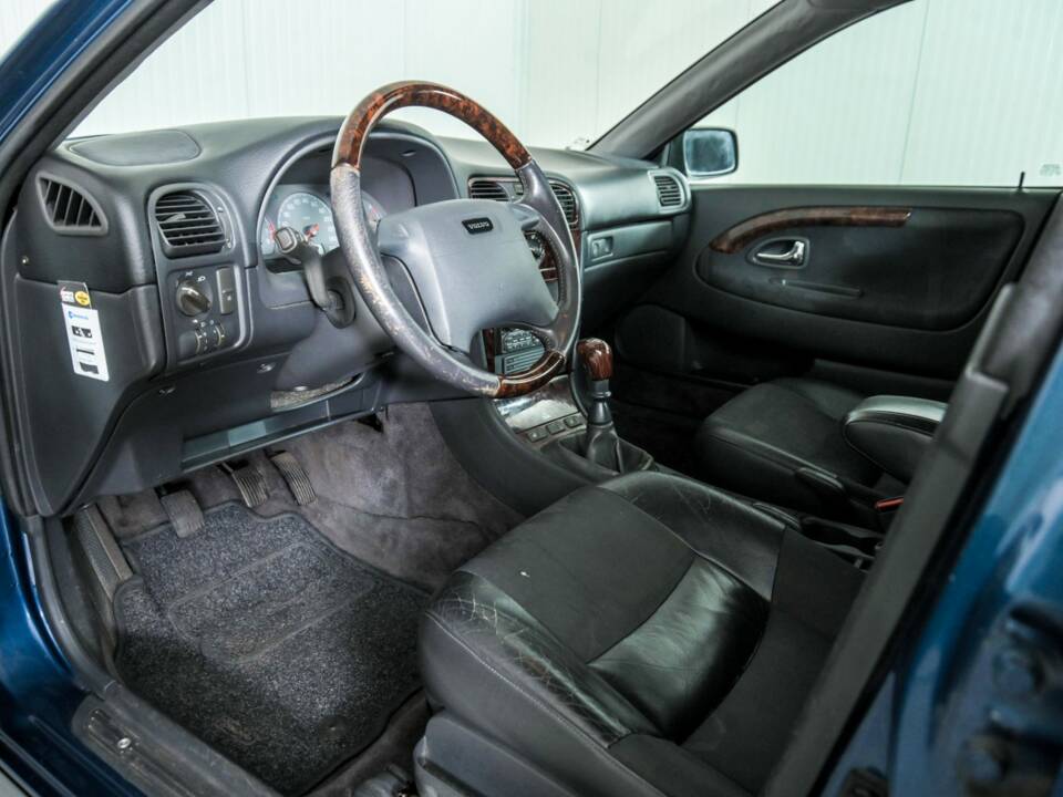 Image 11/29 of Volvo V40 2.0 16V (1999)