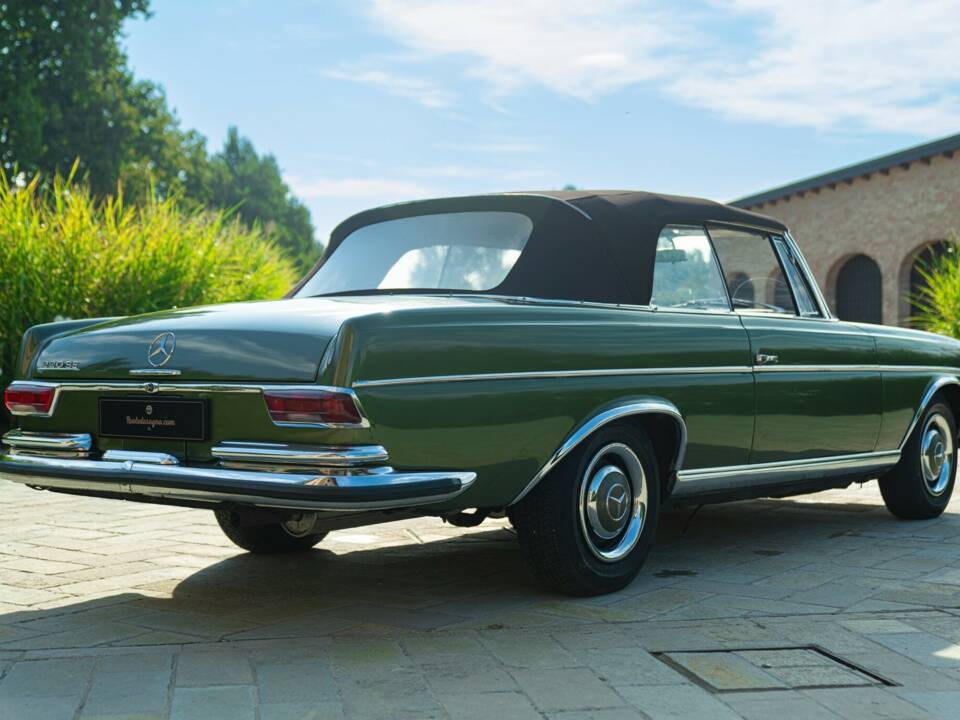 Image 11/50 of Mercedes-Benz 220 SE b (1964)