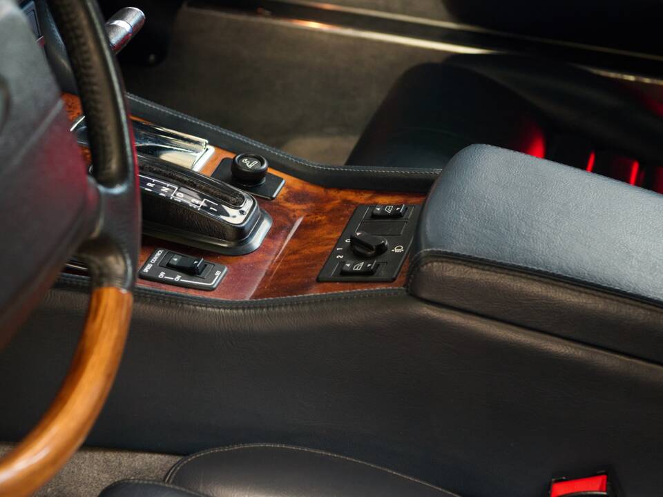 Image 43/50 of Jaguar XJS 5.3 V12 (1993)
