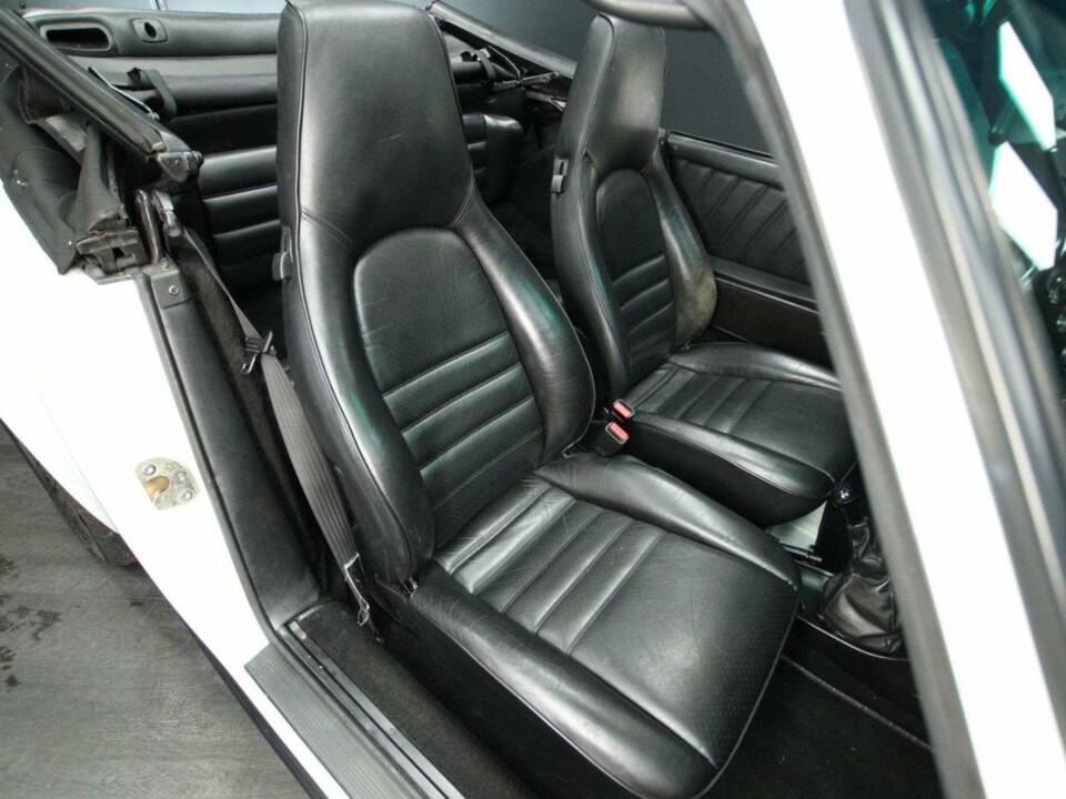 Image 19/30 of Porsche 911 Carrera 3.2 (1986)
