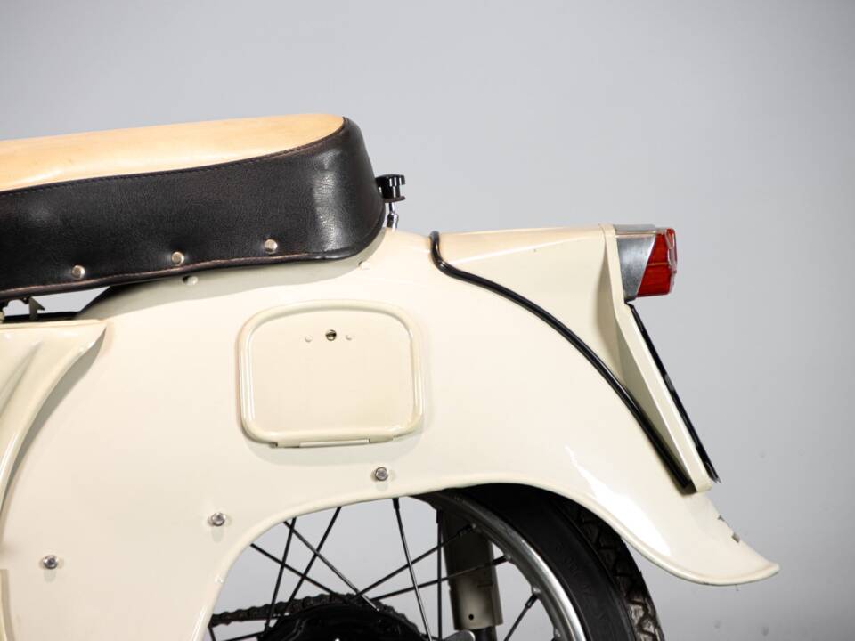 Image 30/50 of Moto Guzzi Galletto (1962)