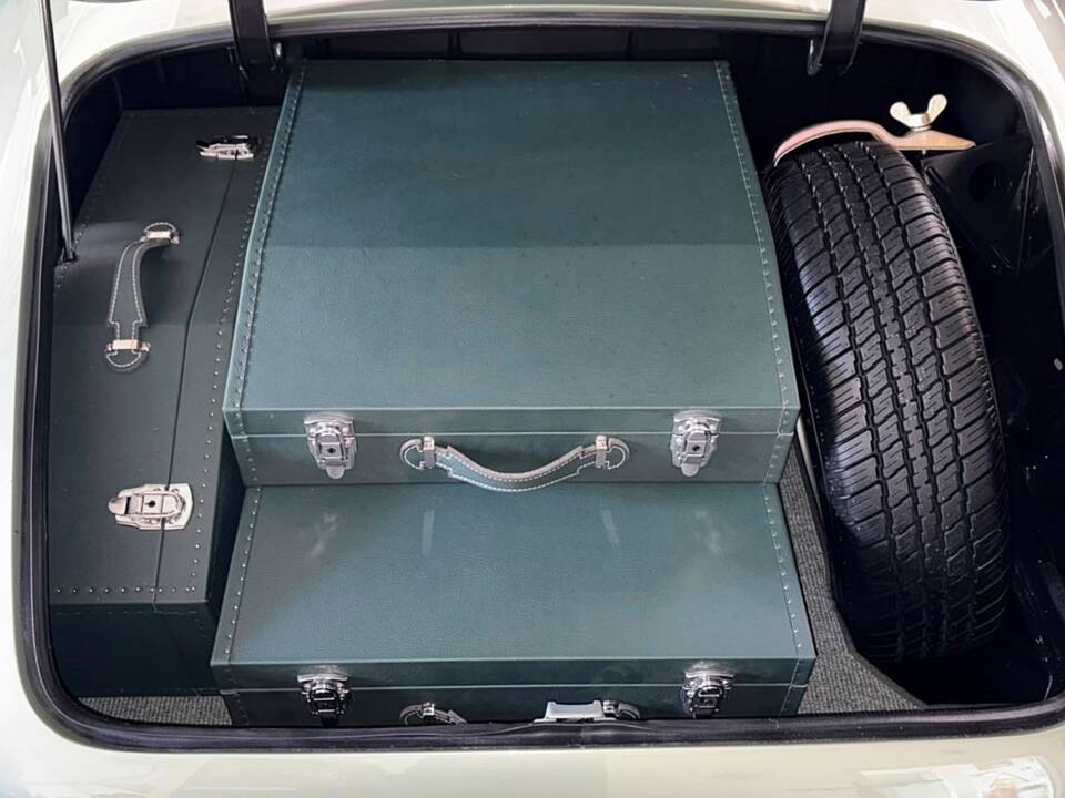 Image 16/25 of Mercedes-Benz 190 SL (1957)