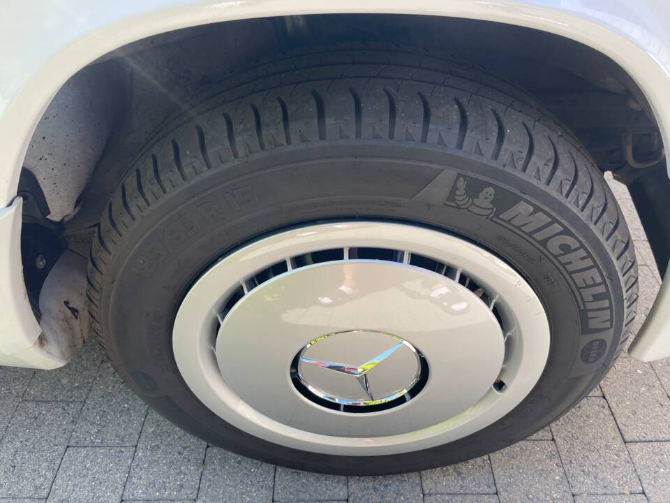 Image 55/57 of Mercedes-Benz 190 D 2.5 (1992)