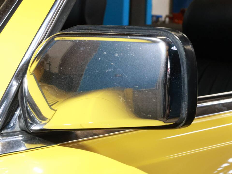 Image 17/50 of Mercedes-Benz 500 SL (1983)