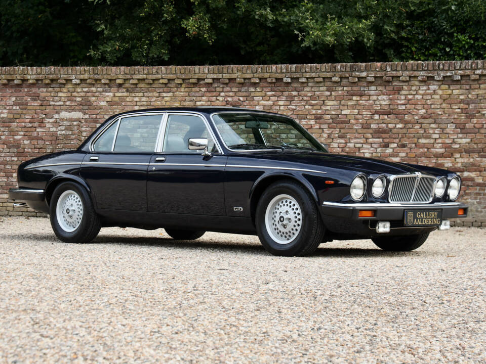 Imagen 39/50 de Jaguar XJ 12 (1985)