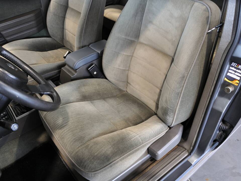 Bild 13/21 von Alfa Romeo 90 2.5 Quadrifoglio Oro (1985)