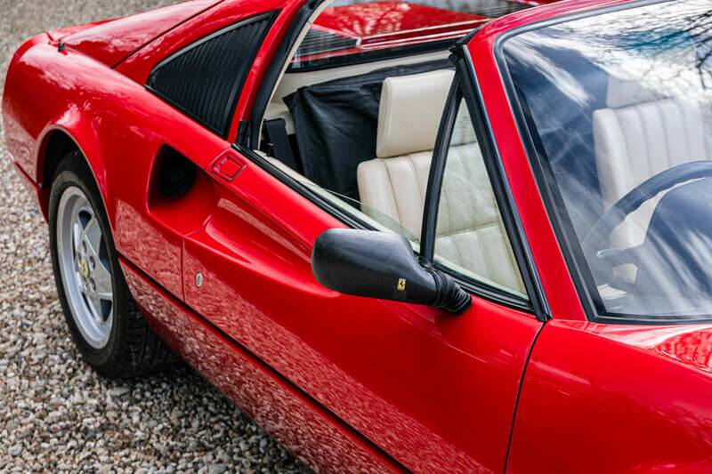 Afbeelding 13/49 van Ferrari 328 GTS (1989)