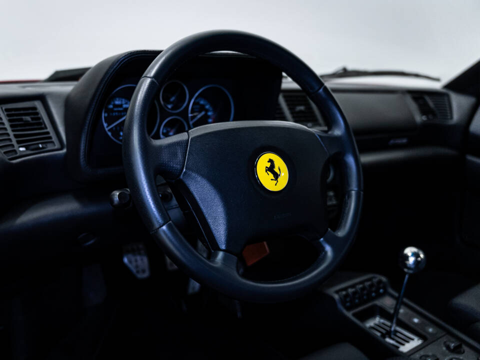 Image 29/52 of Ferrari F 355 Berlinetta (1994)