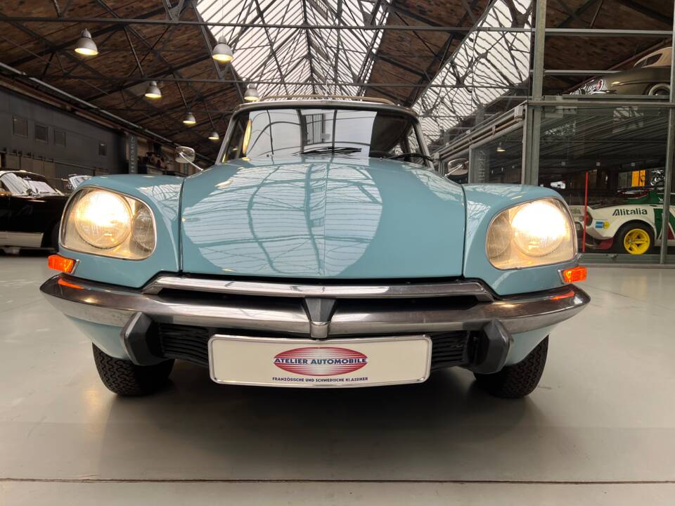 Image 3/32 de Citroën DS 20 Commerciale (1973)