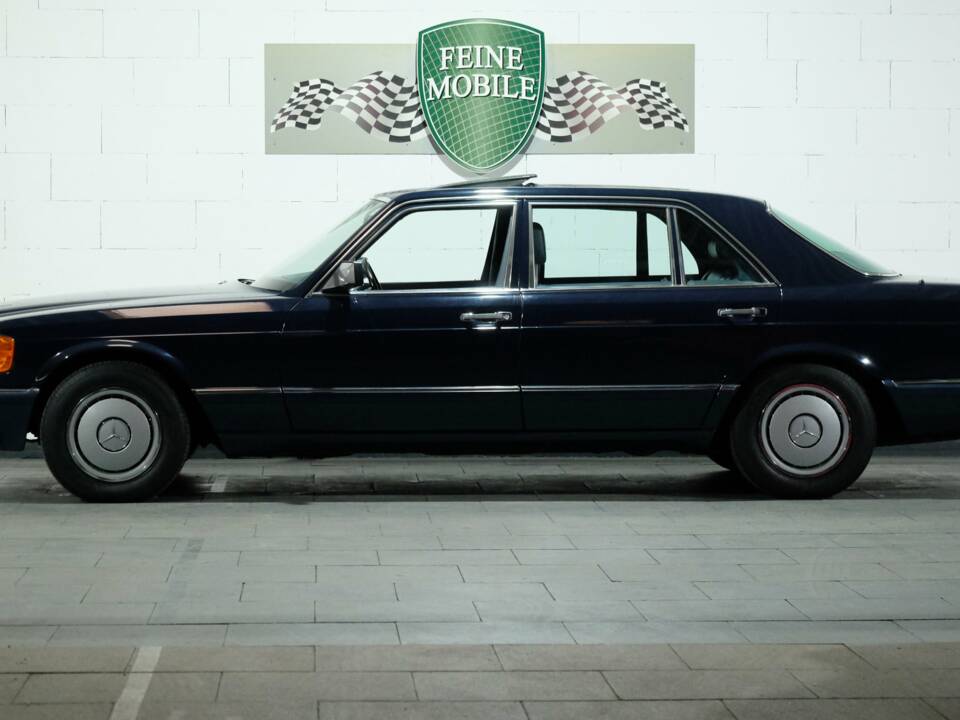 Afbeelding 2/32 van Mercedes-Benz 560 SEL (1990)