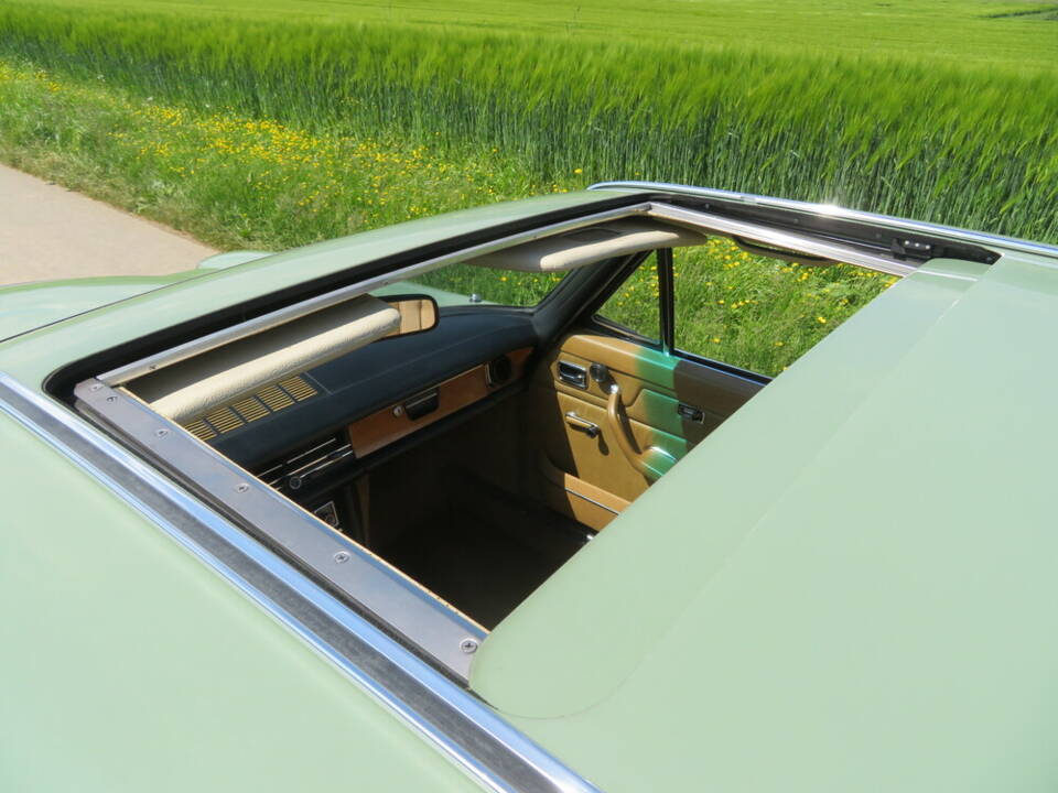 Image 18/19 of Mercedes-Benz 280 CE (1973)