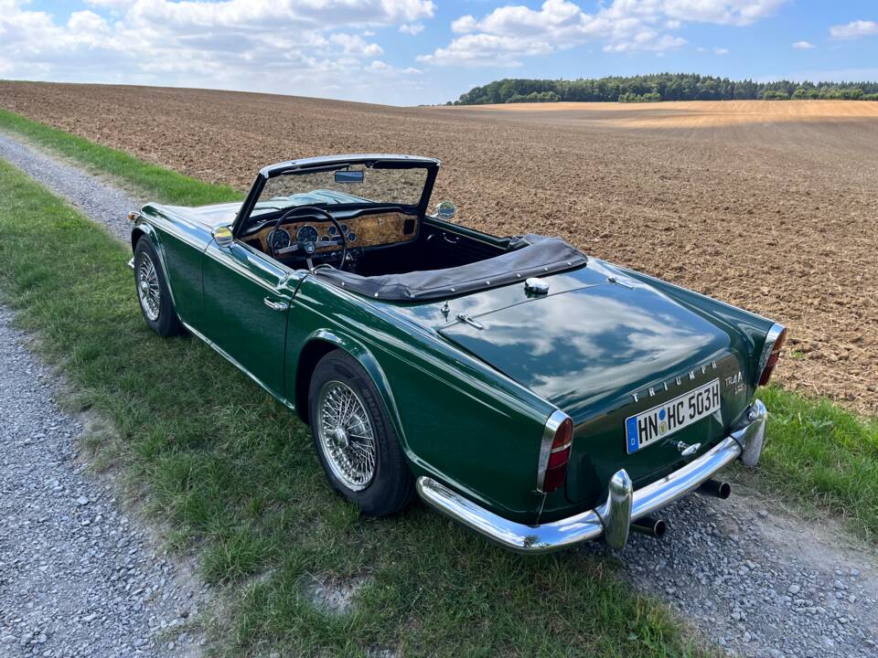 Image 9/18 of Triumph TR 4A IRS (1967)