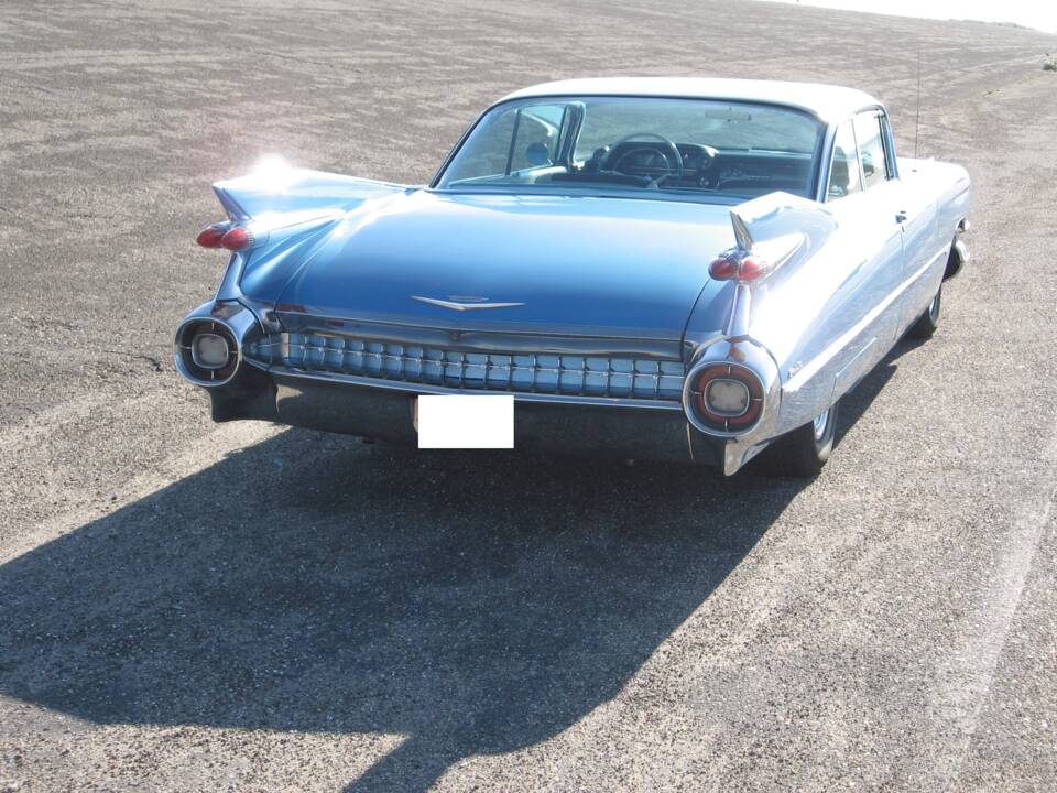 Image 3/9 of Cadillac Coupe DeVille (1959)
