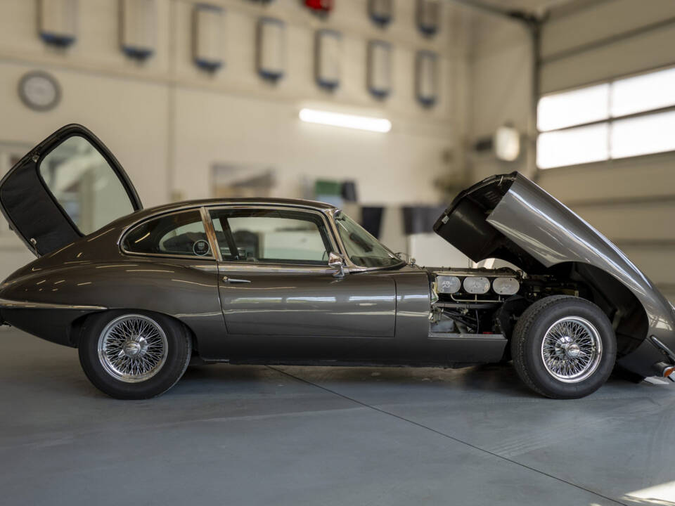 Image 15/15 of Jaguar E-Type (1969)