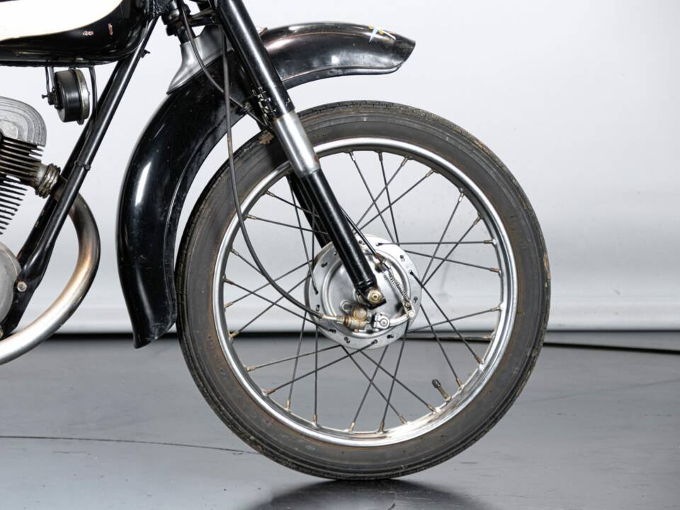 Immagine 36/50 di MV Agusta 125 TR (1958)