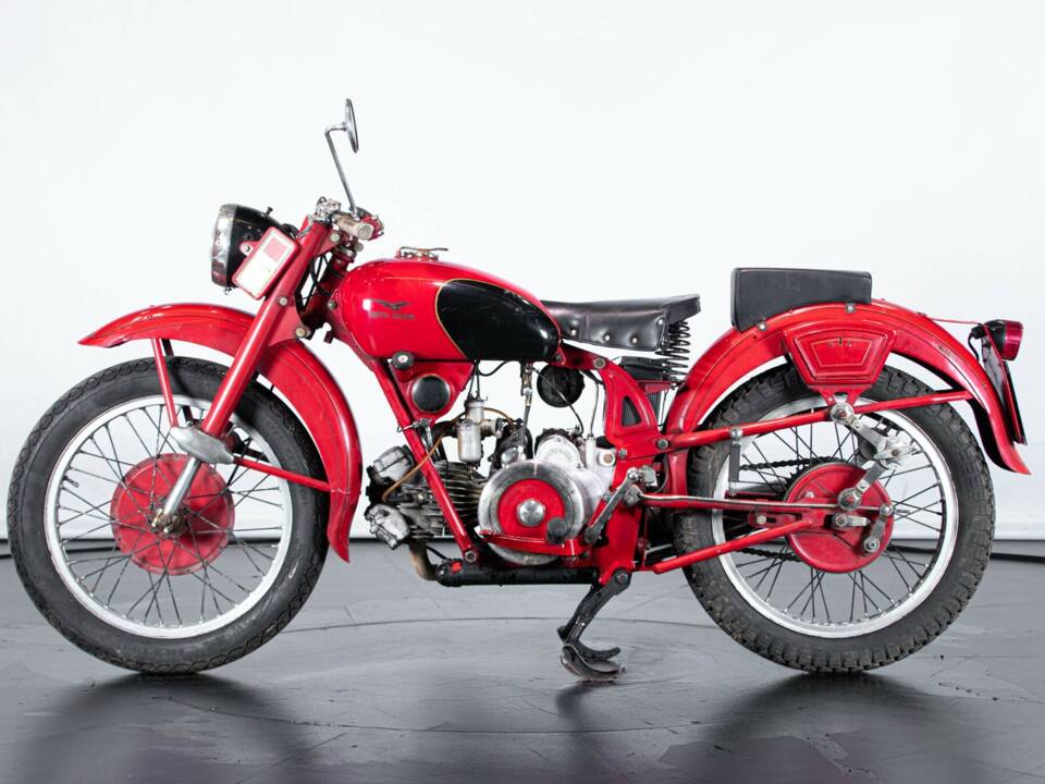 Image 1/50 de Moto Guzzi 250 SS (1950)